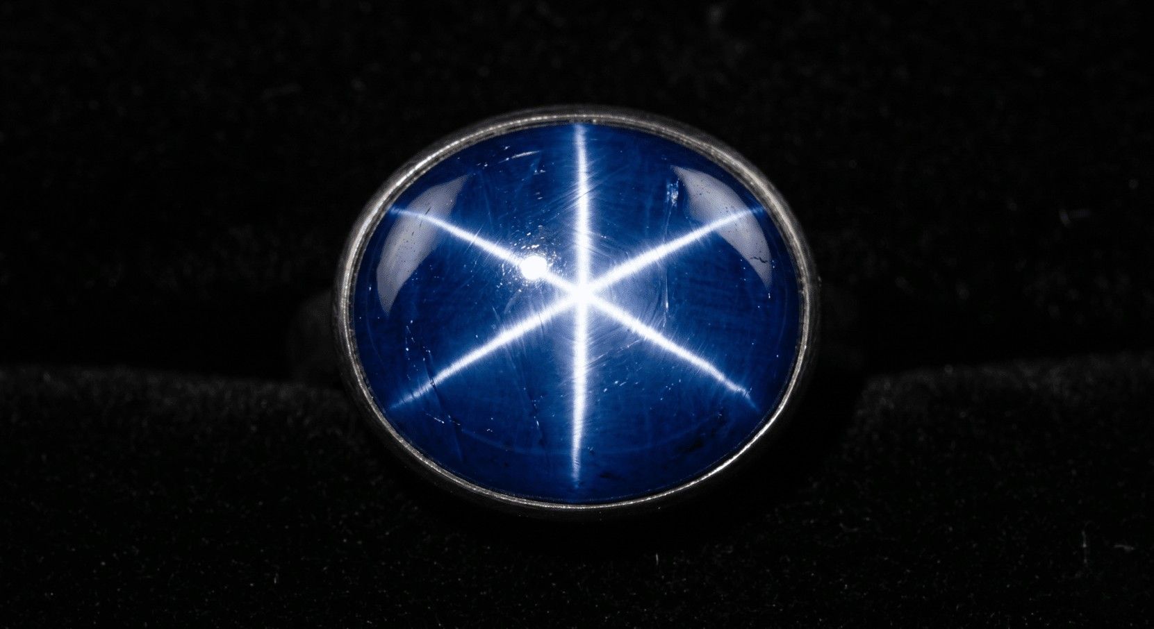 Star sapphire asterism Ceylon Sri Lanka
